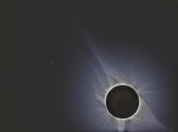 XIMEA相机拍摄的日食图像